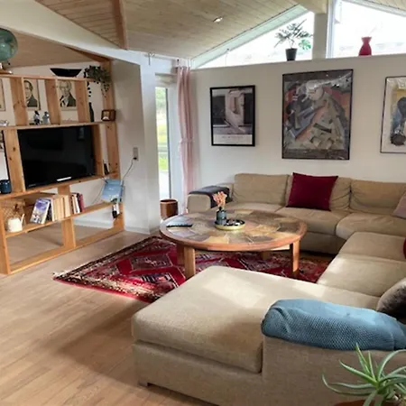 Aviaya Holiday home *